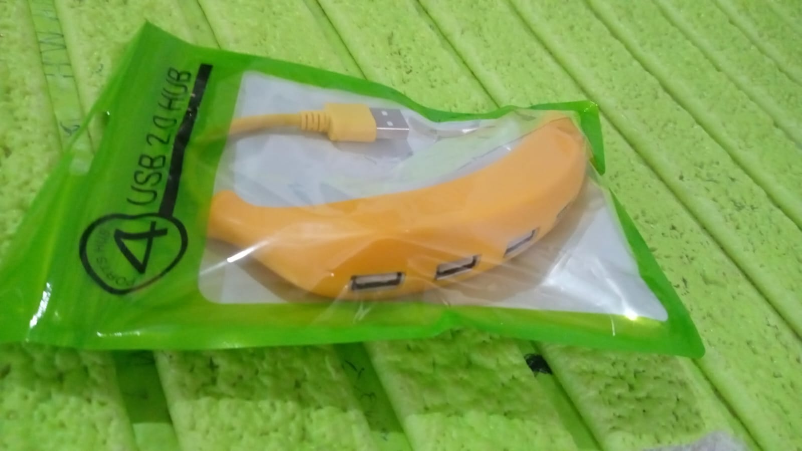 Banana Shape USB Hub, 2.0 Hub USB Splitter, 4-Port USB Hub (1 Pc) Banana Shape USB Hub, 2.0 Hub USB Splitter, 4-Port USB Hub (1 Pc)
